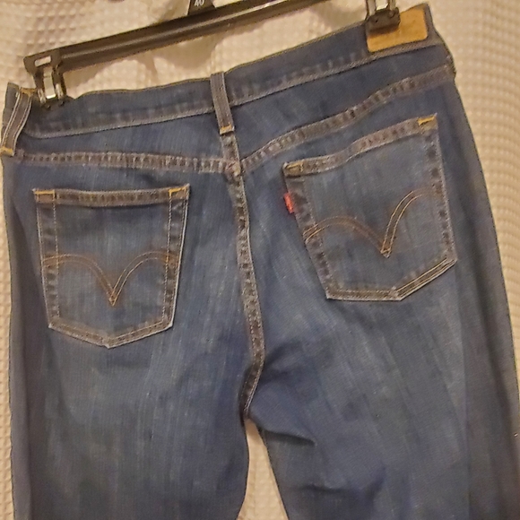 Women's sz 10 Levi's straight leg jeans - Picture 2 of 4
